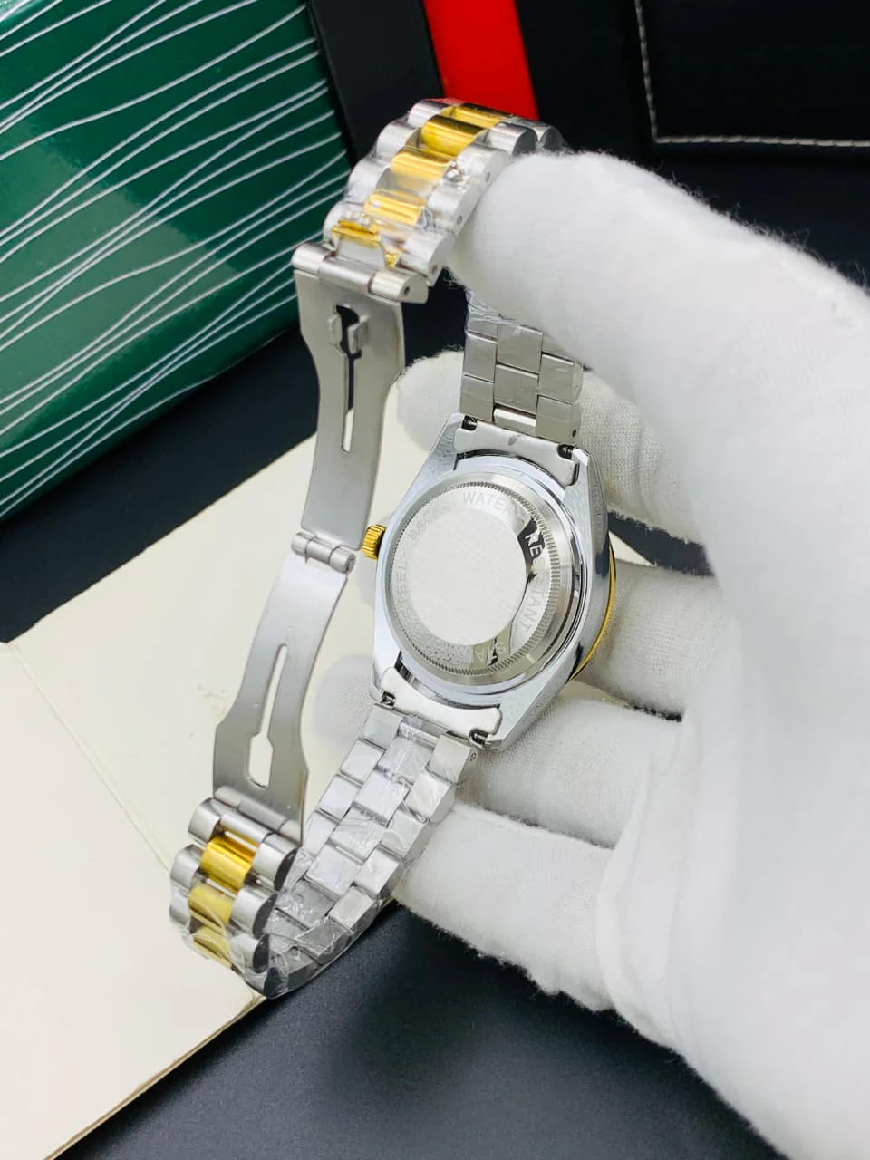 Beautiful watch enhances your personality, makes every moment good.