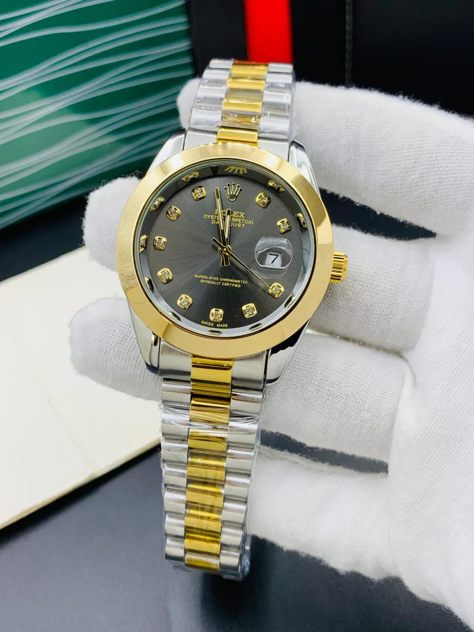 Beautiful watch enhances your personality, makes every moment good.