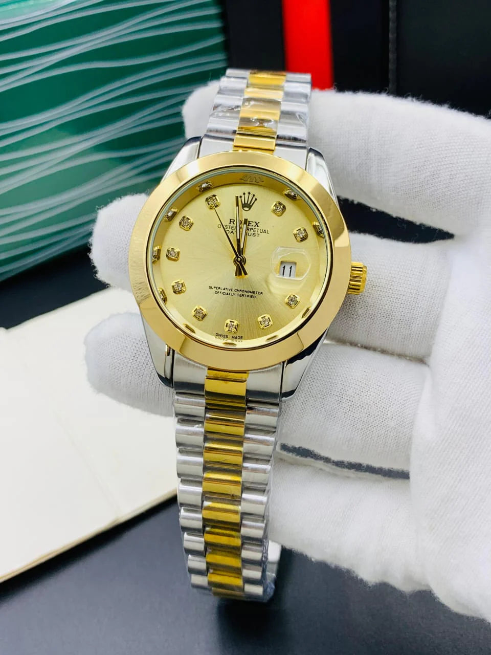 Beautiful watch enhances your personality, makes every moment good.