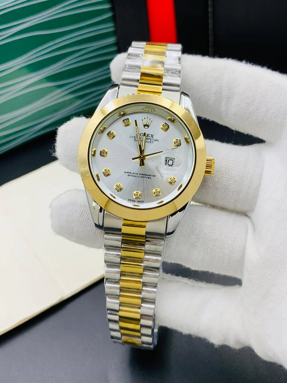 Beautiful watch enhances your personality, makes every moment good.